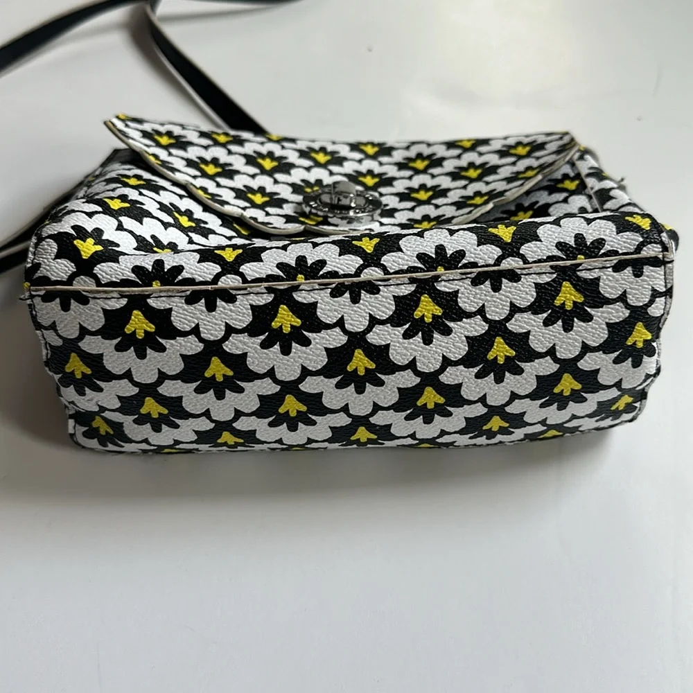 Vera Bradley Scallop Hipster crossbody bag purse Petal Paisley black yellow - Picture 8 of 11